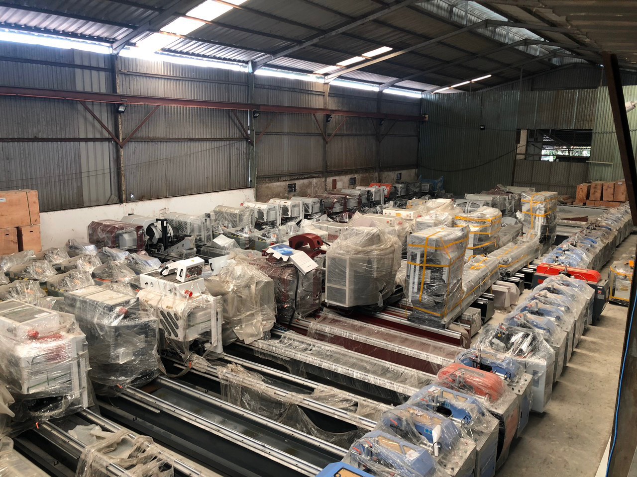 Máy dập cửa nhôm đa hệ mua ở đâu