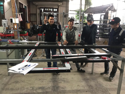 Máy làm cửa nhôm nguyên tấm