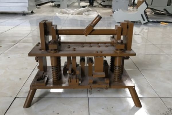 Giá máy đột dập cửa nhôm mới nhất 2023