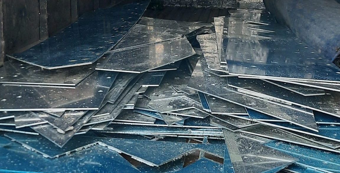 So Sánh Cắt Nhôm Thủ Công và Cắt Nhôm CNC