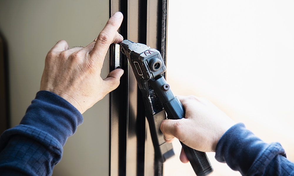 Bảo Dưỡng Định Kỳ Cho Cửa Nhôm: Mẹo Giữ Cửa Luôn Bền Đẹp